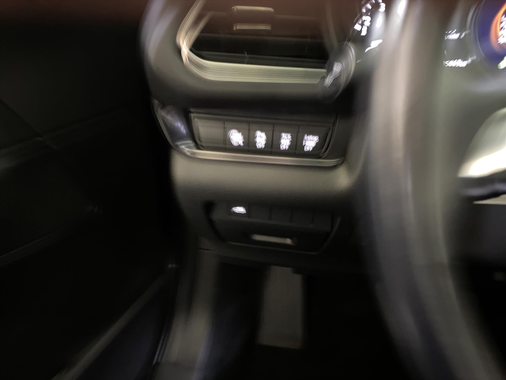 48607237-23.jpg